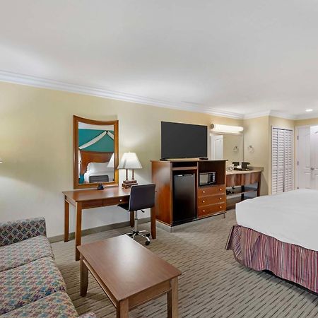 Best Western Harbour Inn & Suites Huntington - Sunset Beach Exterior foto