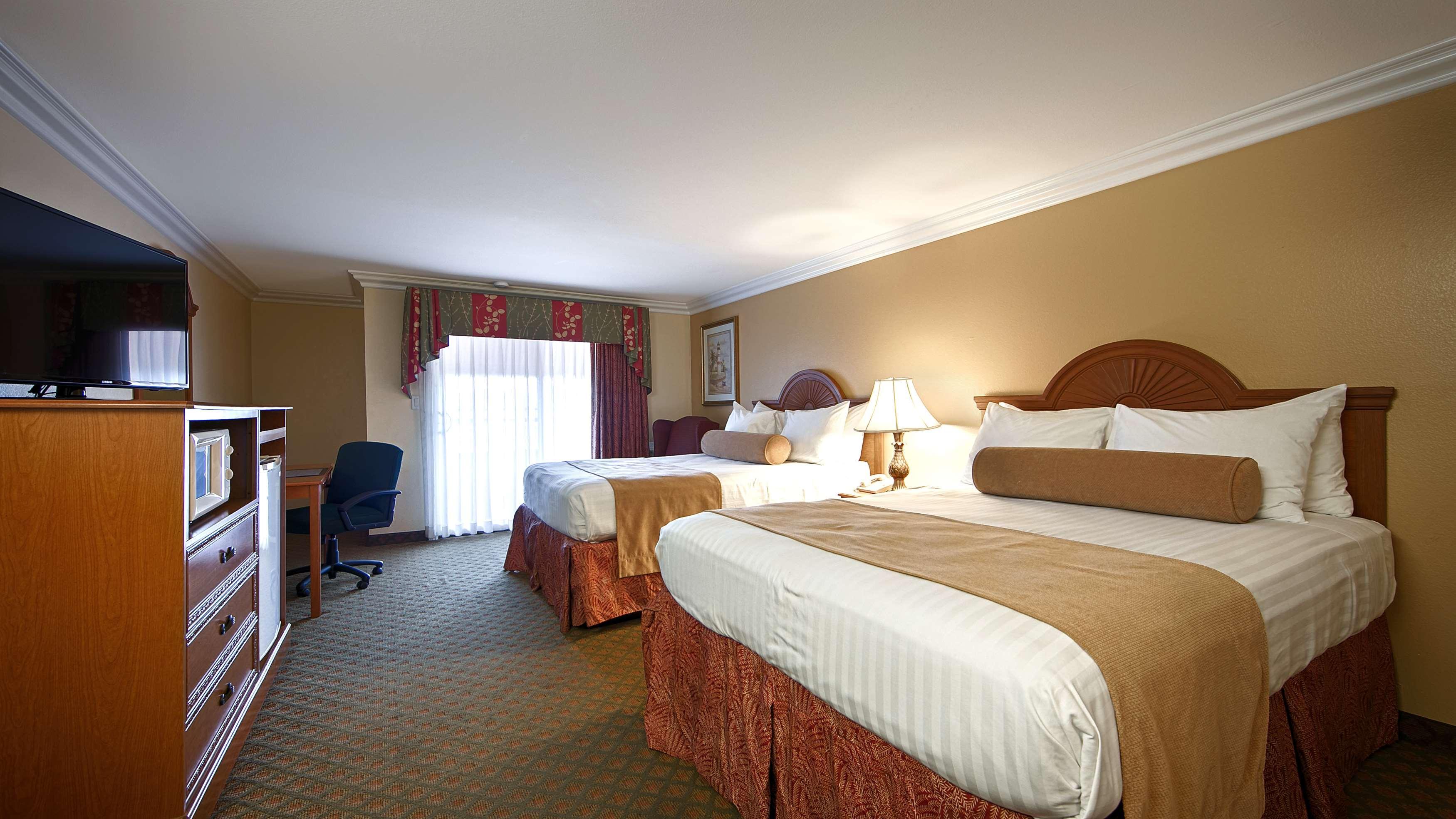 Best Western Harbour Inn & Suites Huntington - Sunset Beach Exterior foto
