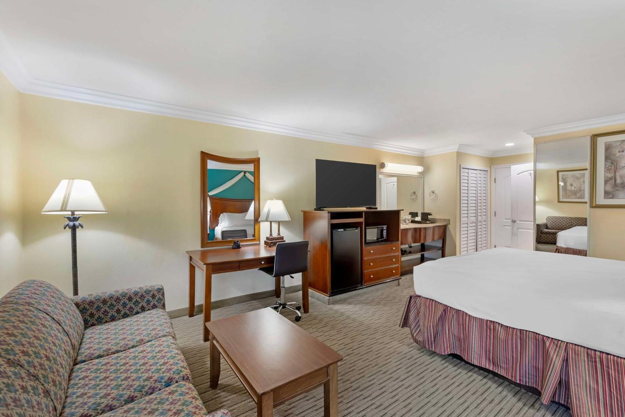 Best Western Harbour Inn & Suites Huntington - Sunset Beach Exterior foto