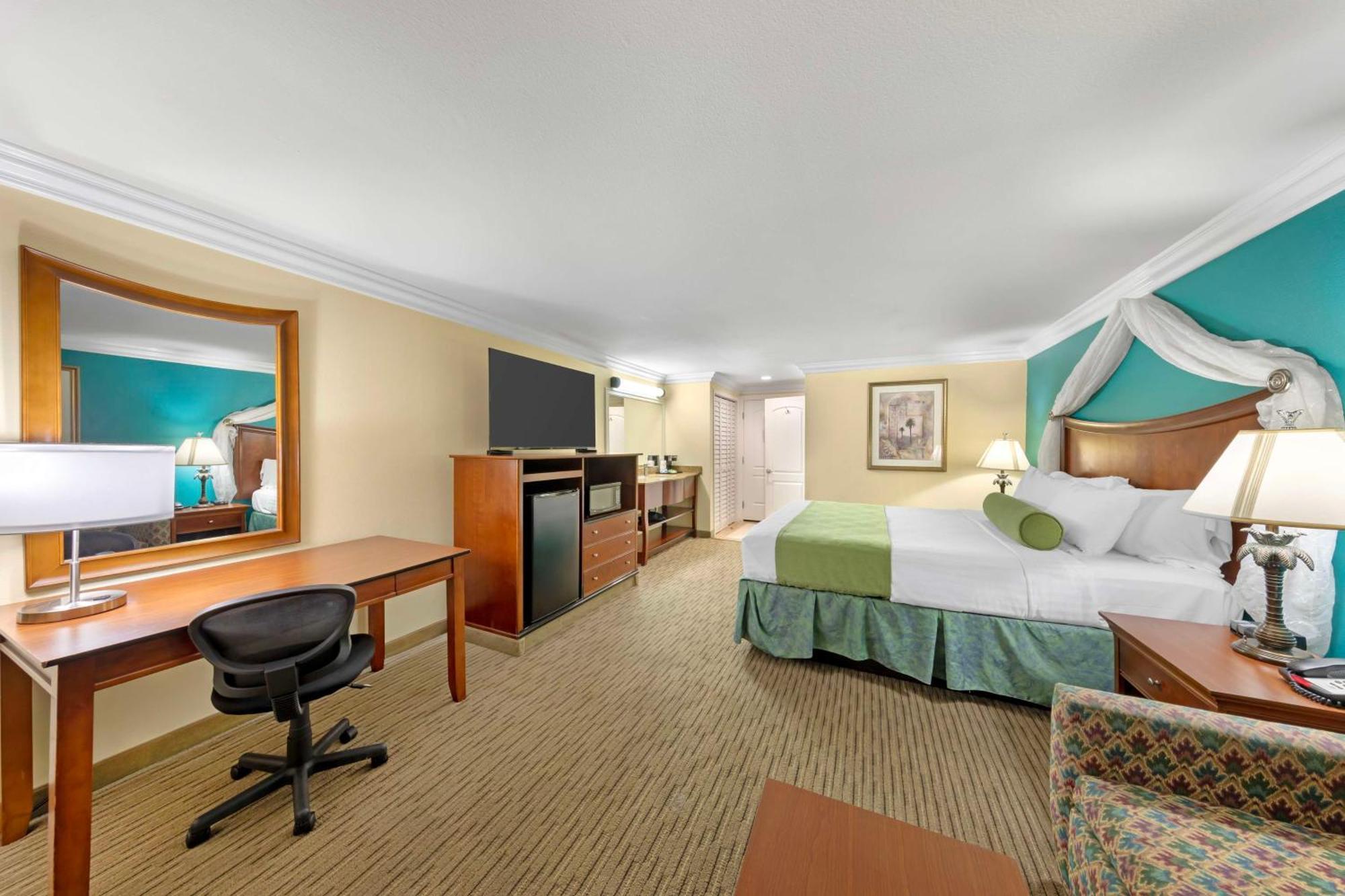 Best Western Harbour Inn & Suites Huntington - Sunset Beach Exterior foto