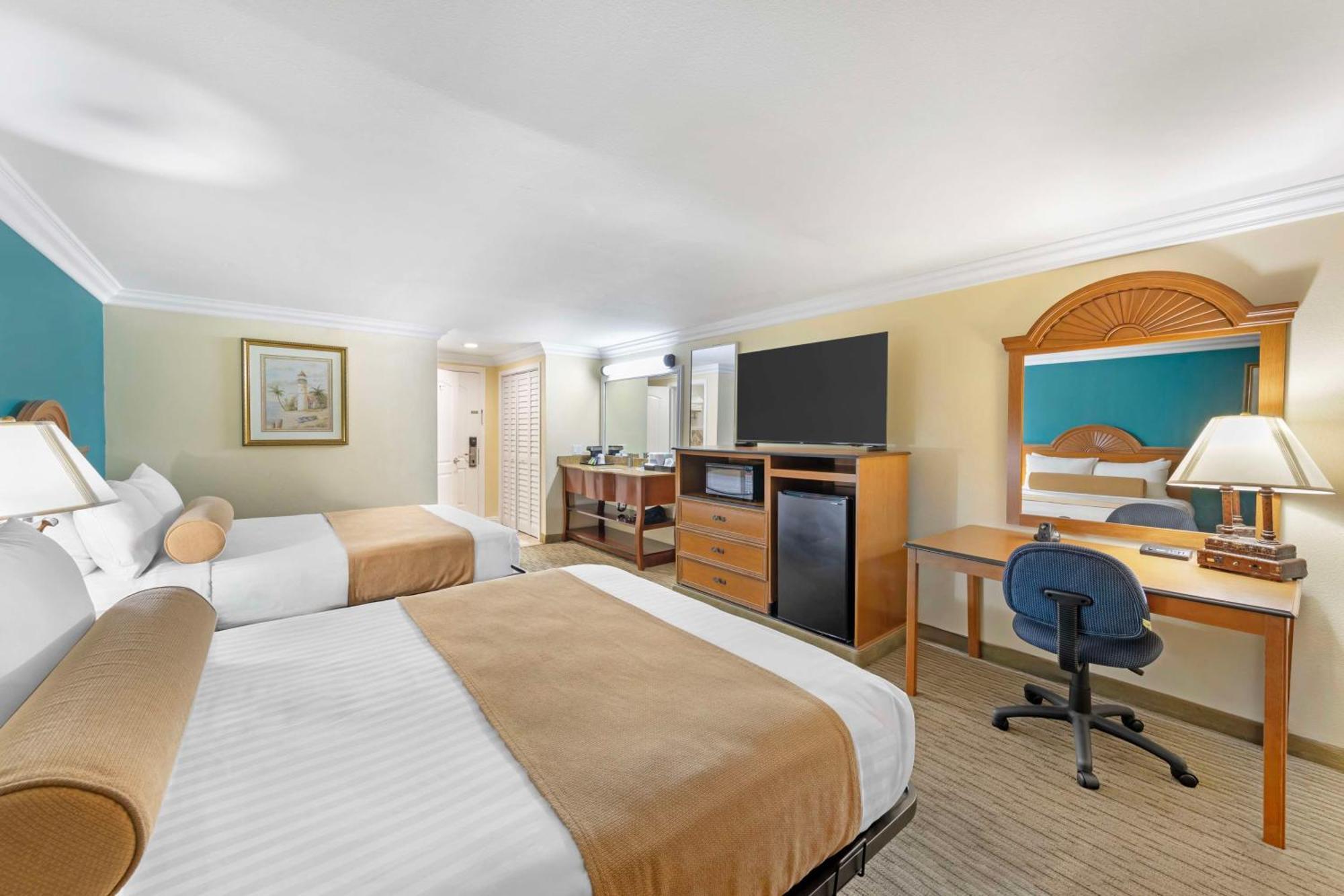 Best Western Harbour Inn & Suites Huntington - Sunset Beach Exterior foto