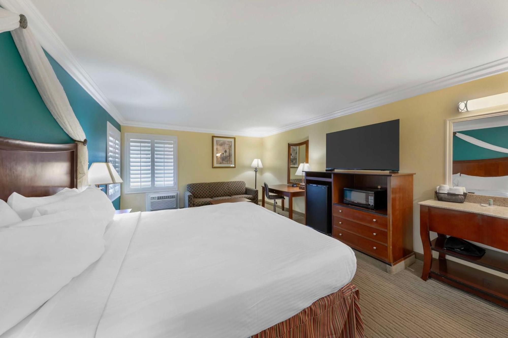 Best Western Harbour Inn & Suites Huntington - Sunset Beach Exterior foto
