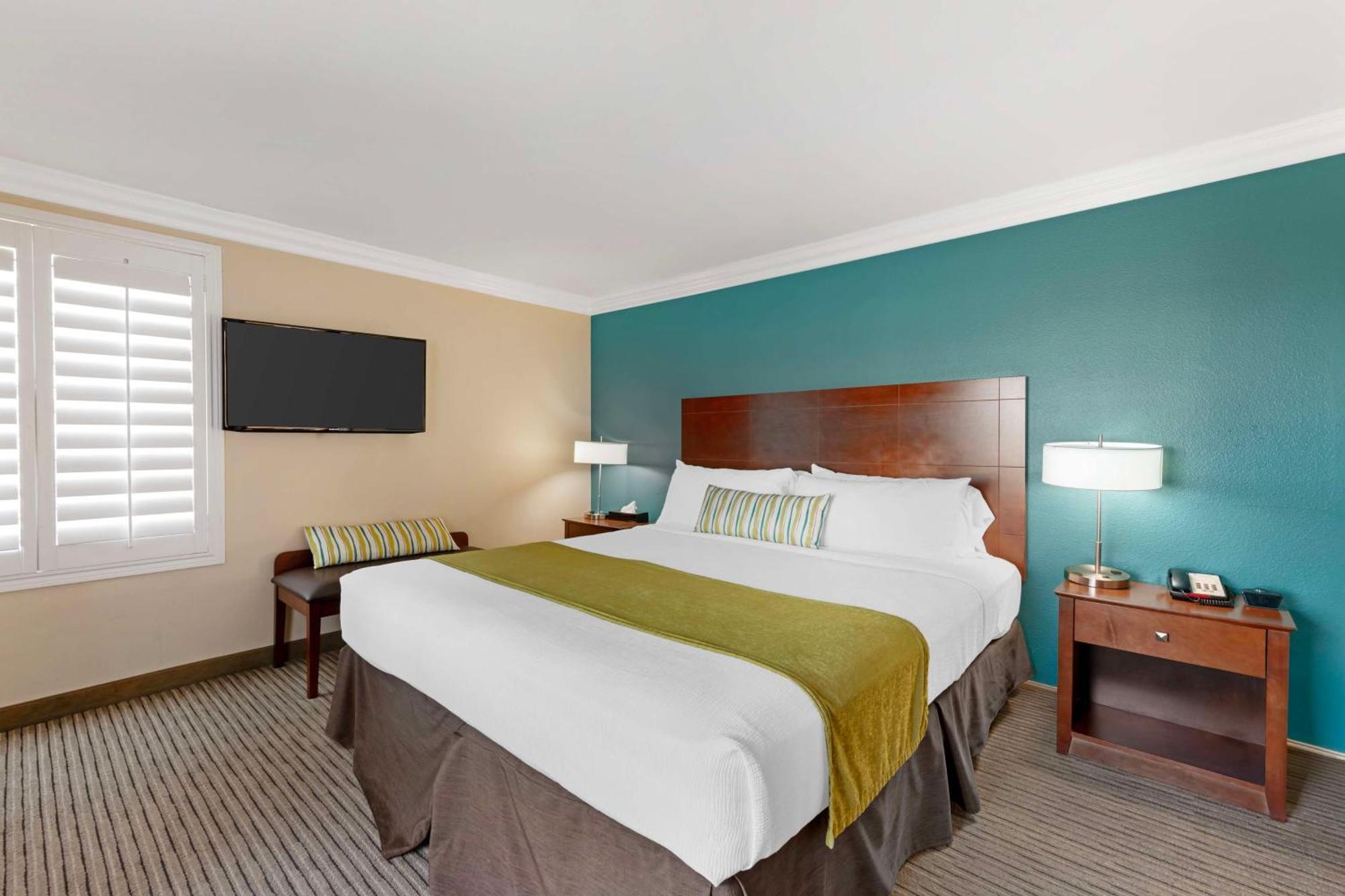 Best Western Harbour Inn & Suites Huntington - Sunset Beach Exterior foto