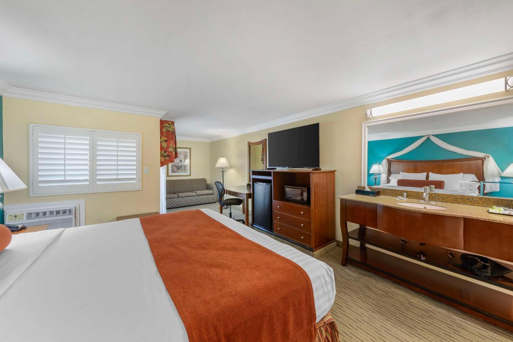Best Western Harbour Inn & Suites Huntington - Sunset Beach Exterior foto