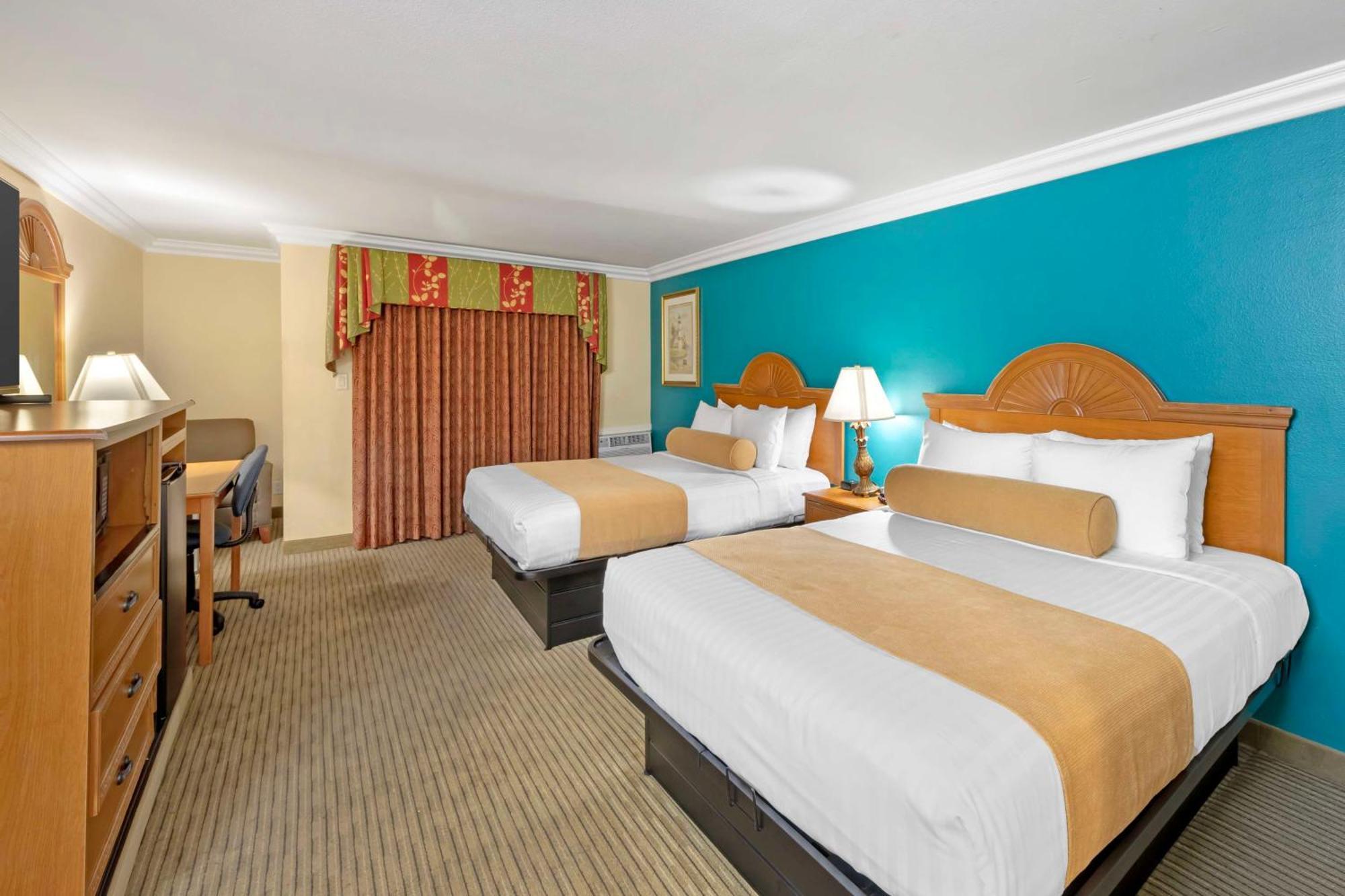 Best Western Harbour Inn & Suites Huntington - Sunset Beach Exterior foto