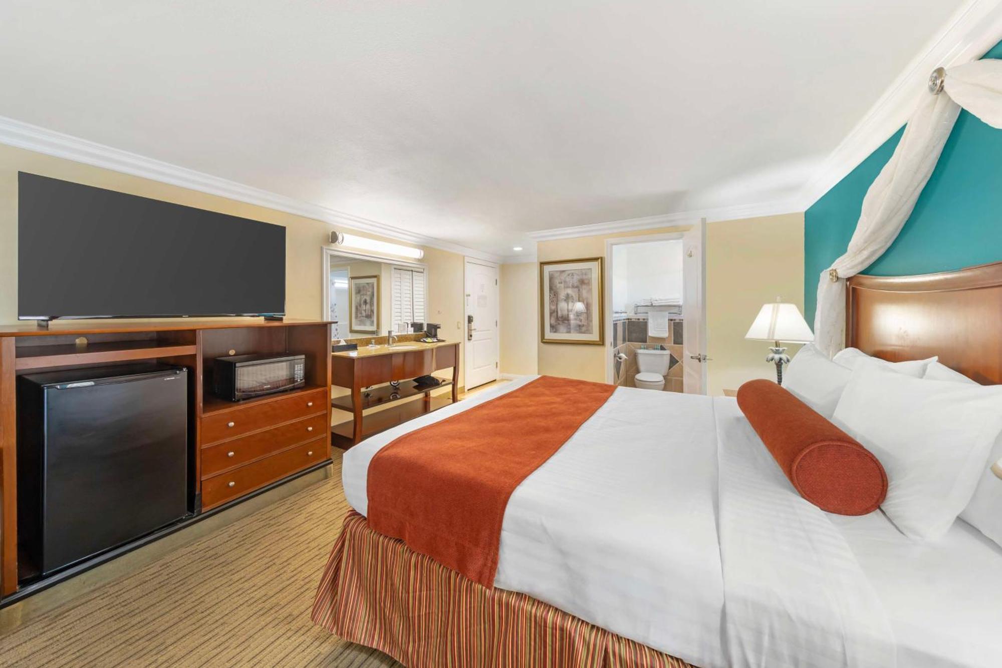 Best Western Harbour Inn & Suites Huntington - Sunset Beach Exterior foto