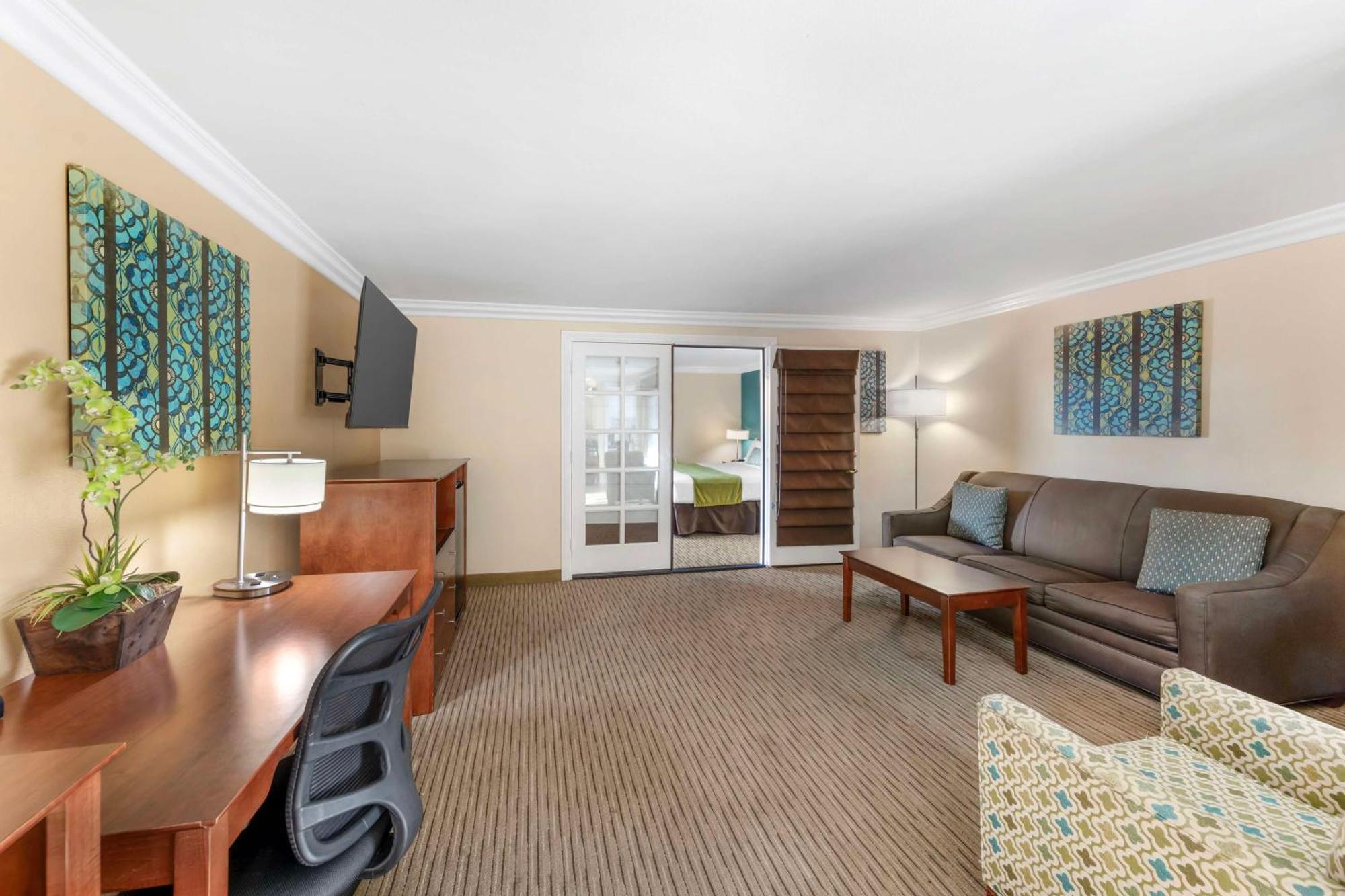 Best Western Harbour Inn & Suites Huntington - Sunset Beach Exterior foto