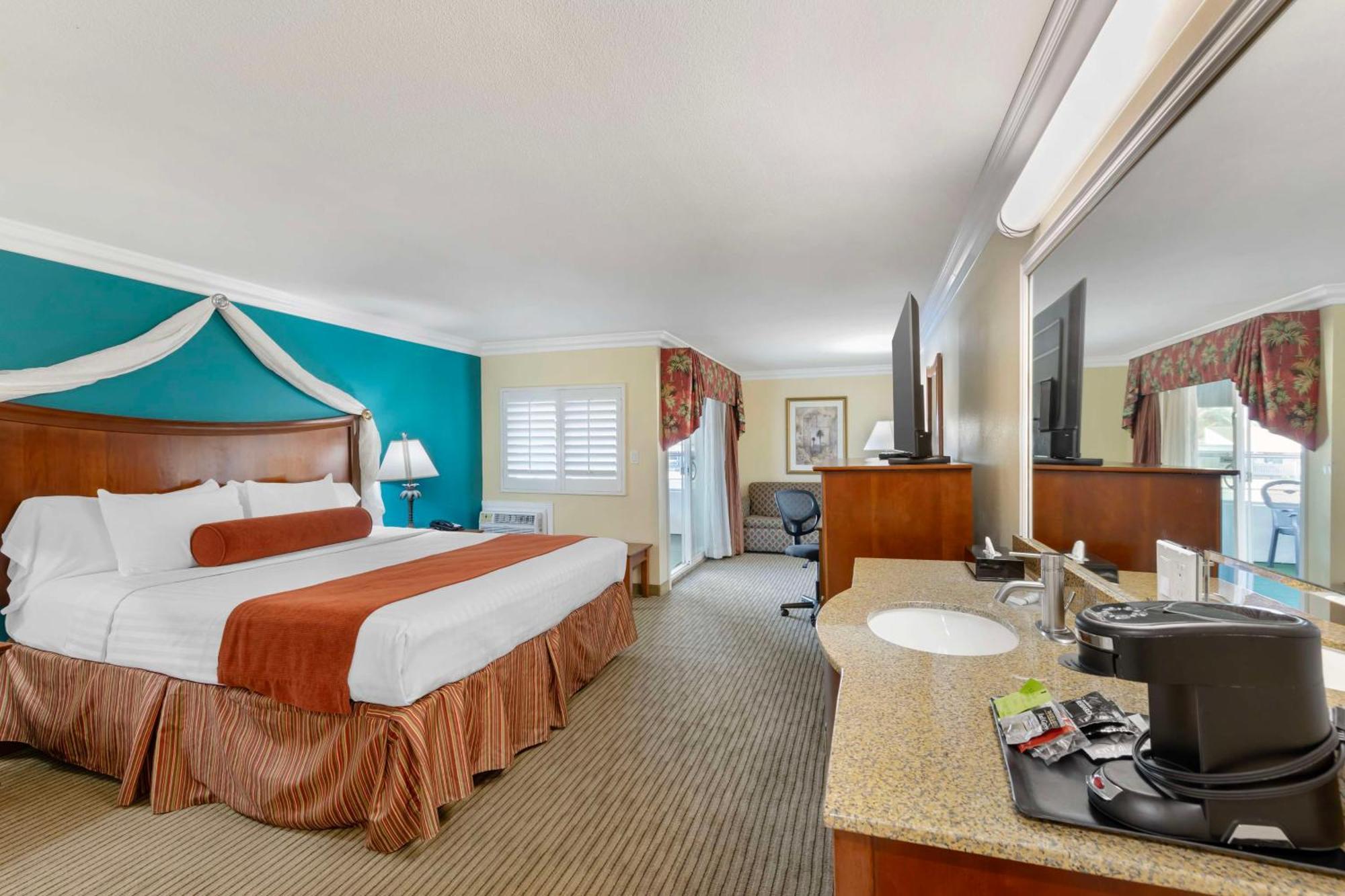 Best Western Harbour Inn & Suites Huntington - Sunset Beach Exterior foto